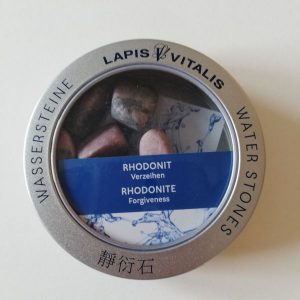 Wasserstein-Mischung Verzeihen in Metall-Geschenkdose (Rhodonit)